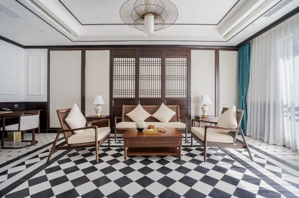 Potique-hotel-royal-suite-1.webp