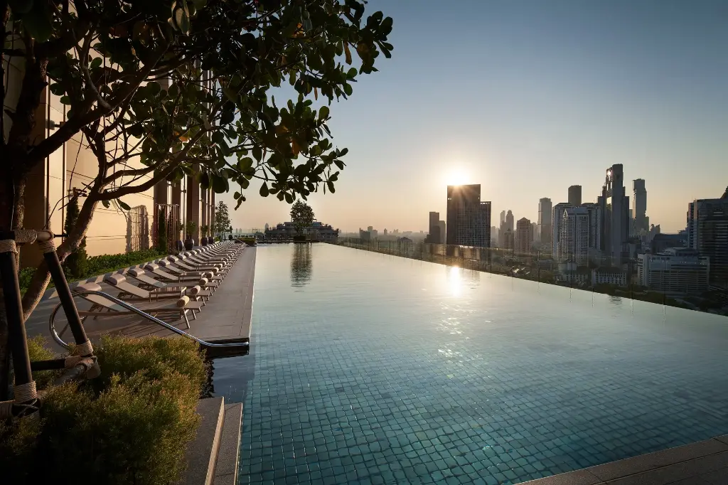 02-sky-pool.webp