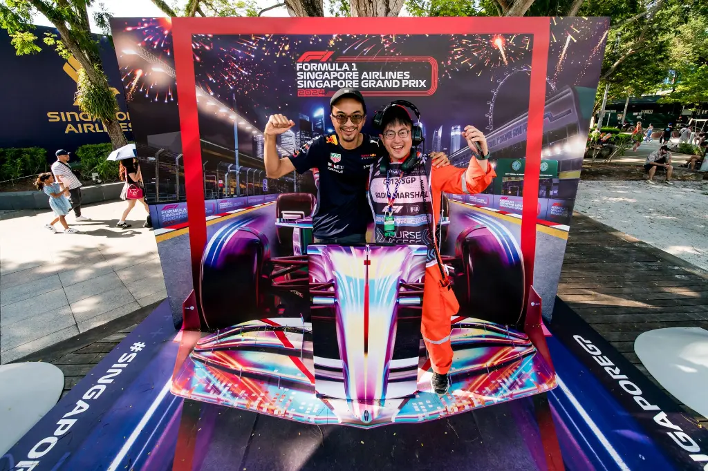 Take a photo and hashtag #f1nighrace and #singaporegp.webp