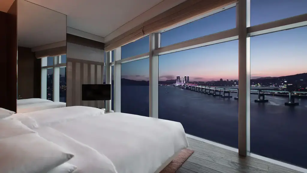 Park-Hyatt-Busan-P884-Park-Executive-Family-Suite.16x9.webp