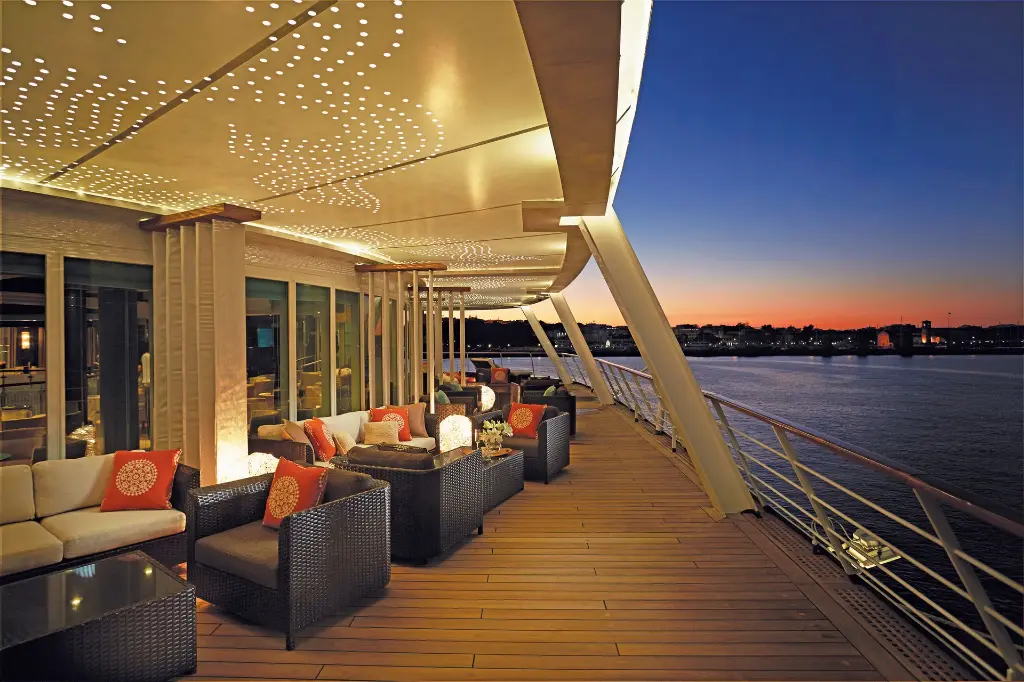 VOY Horizon Lounge Deck_2025-01-22_03-44-56.webp